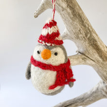 Load image into Gallery viewer, Penguin with a hat