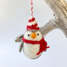 Load image into Gallery viewer, Penguin with a hat