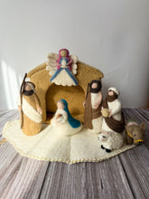 Load image into Gallery viewer, Nativity Scene 2