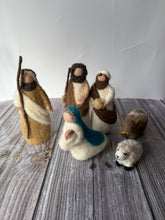 Load image into Gallery viewer, Nativity Scene 2