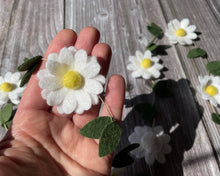 Load image into Gallery viewer, Daisy Garland - Spring Greenery Garland. Felt Flower Garland. Felt Daisy Garland. Daisy Wall Decor