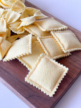 Load image into Gallery viewer, Felt food pasta set. Play kitchen food. Cooking toys. Gift for kids. Preschool kindergarten toys. Pretend Play. Montessori Toy.