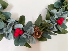 Load image into Gallery viewer, Christmas Decor. Felt Wreath.Christmas Felt Wreath. Winter Wreath. Felt Holiday Wreath. Christmas leaves Wreath
