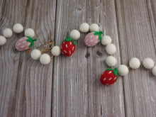 Load image into Gallery viewer, Summer Felt Ball Garland. Starawberry Garland