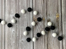 Load image into Gallery viewer, HALLOWEEN DECOR. Halloween Garland. Pom Poms Garland. Fall Decor. Autumn Decor