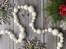 Load image into Gallery viewer, Farmhouse Felt Garland. Felt Pom Poms Garland.Felt Balls Garland. Felt Pompom Garland