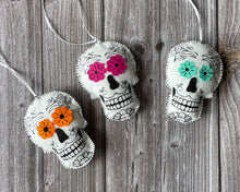 Load image into Gallery viewer, Felt Sugar Skull. Sugar Skull Ornament. Day of the dead decor. Halloween Decor. Sugar Skull Decor. Dia de los muertos.