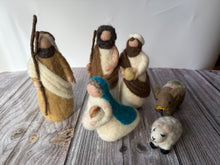 Load image into Gallery viewer, Nativity Scene 2
