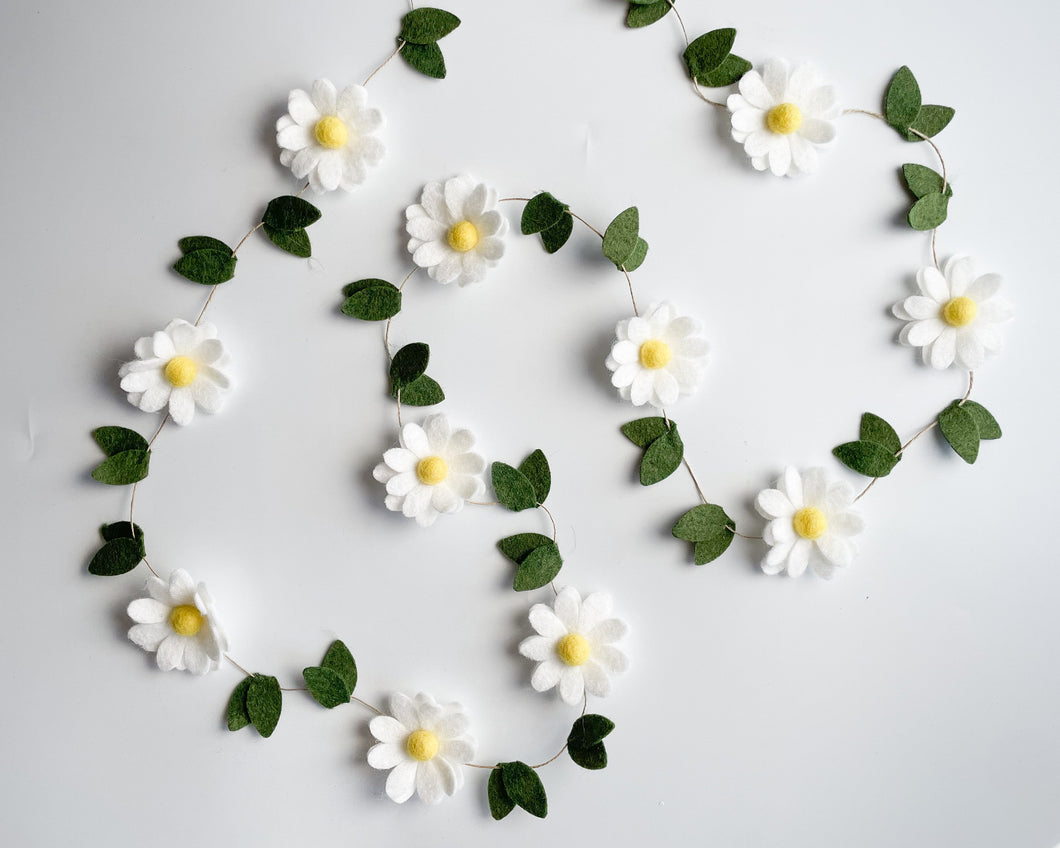 Daisy Garland - Spring Greenery Garland. Felt Flower Garland. Felt Daisy Garland. Daisy Wall Decor