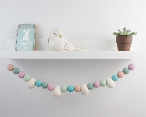 Pom Pom Garland - Easter Garland. Spring Garland. Pom Poms Garland. Felt Balls Garland. Felt Pompom Garland