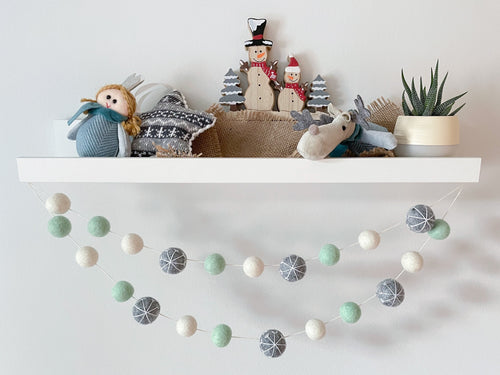 Christmas Felt Garland. Christmas Garland. Felt Pom Poms Garland.Felt Balls Garland. Felt Pompom Garland