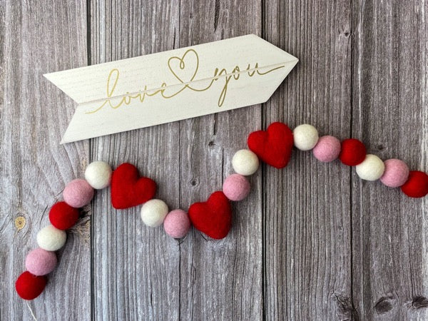 Classic Valentines Felt Garland – AKUKU - Main Image