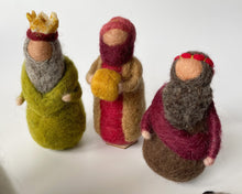Load image into Gallery viewer, Needle Felted Nativity Set. Felted Holy Family. Felted Christmas Decor. Needle felted Nativity Scene.
