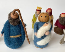 Load image into Gallery viewer, Needle Felted Nativity Set. Felted Holy Family. Felted Christmas Decor. Needle felted Nativity Scene.
