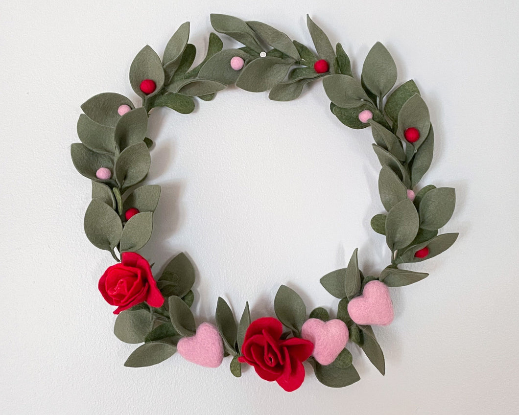 Valentines Decor. Felt Wreath. Valentines Felt Wreath. Winter Wreath. Felt Roses Wreath.